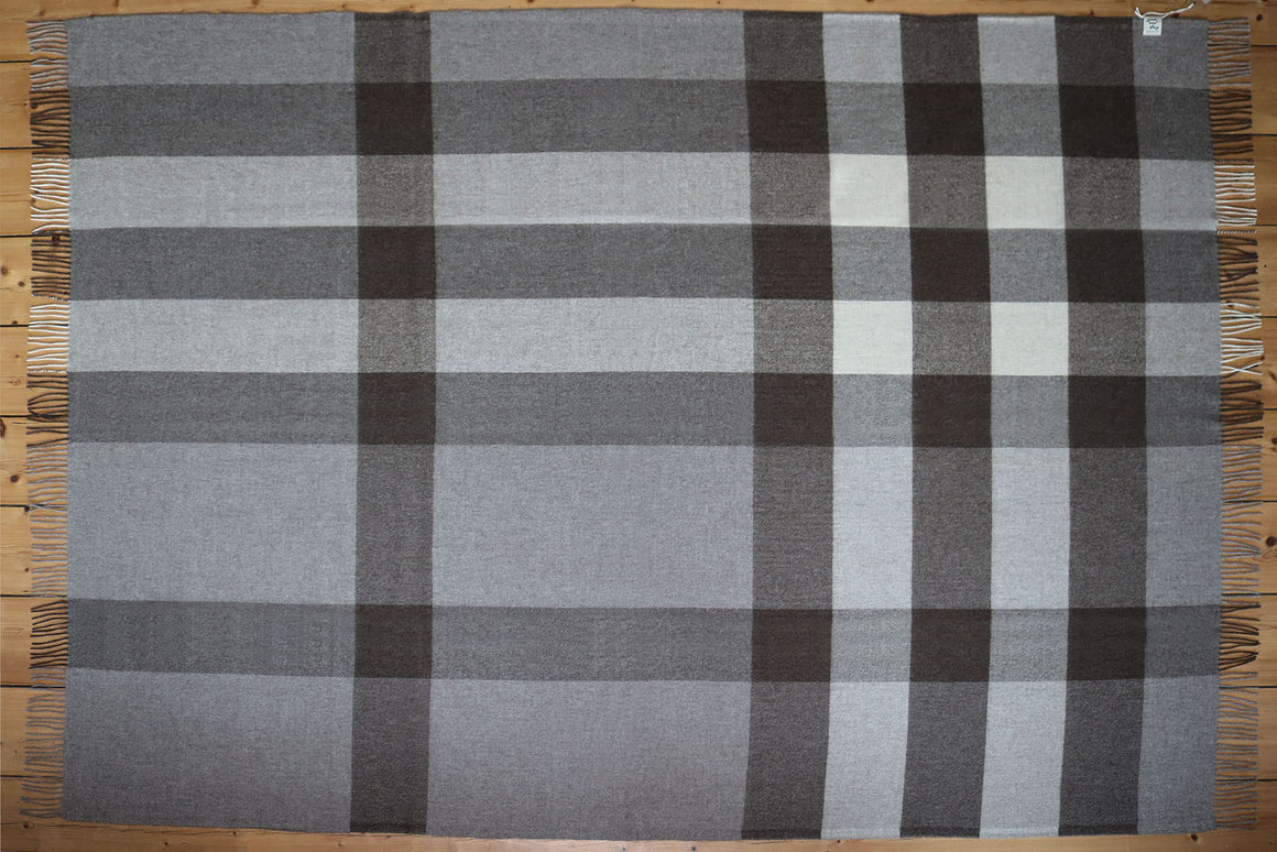 'Corner Suite' plaid