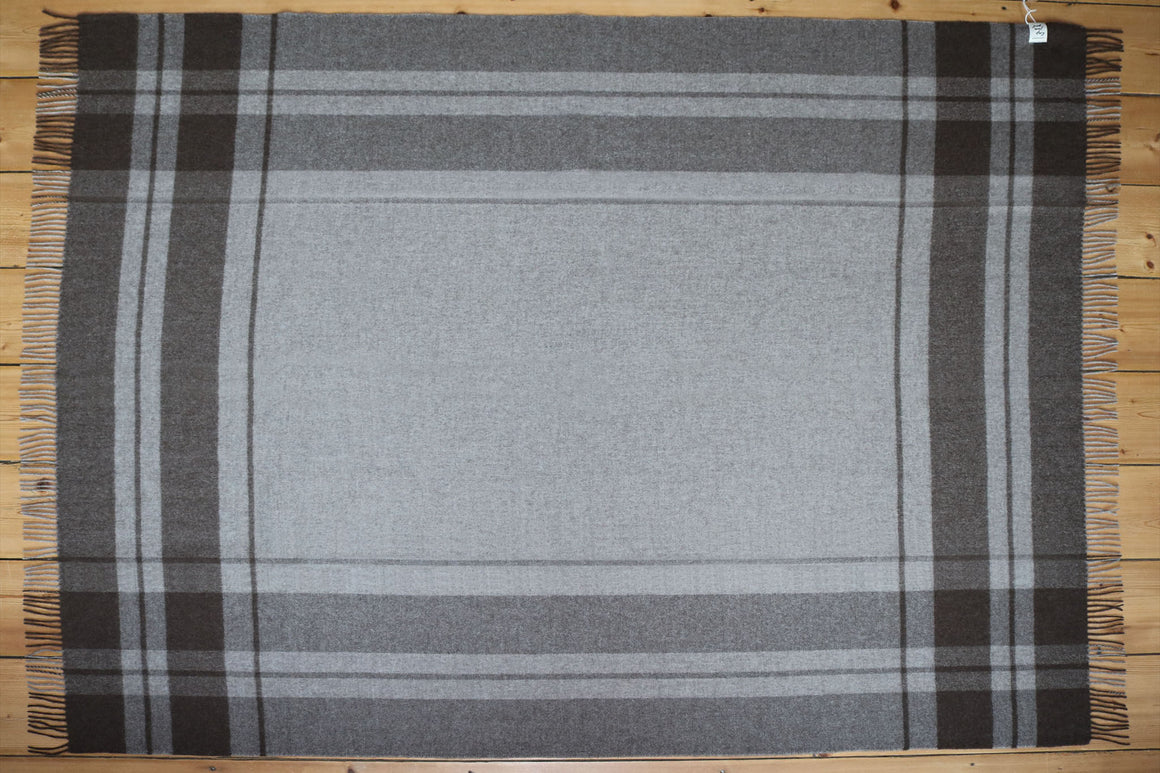 'Picnic' throw
